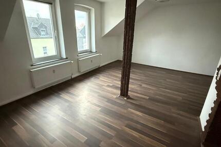 4 Zimmer Dachgeschosswohnung 75qm *frisch renoviert* 4 zimmer