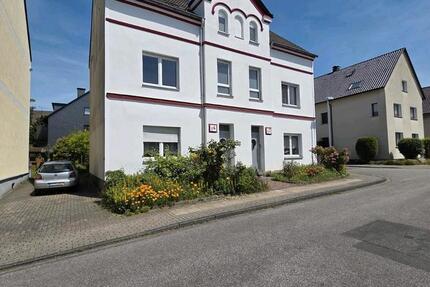Haus Essen Stadtbezirk VII - 16 Zimmer, 240 m&sup2;, 495.000&euro; | Angebot:27463532