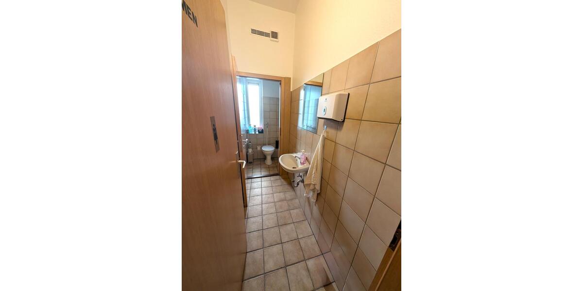 Vielseitig nutzbare Gewerbeeinheit im Erdgeschoss – ca. 74 m² zimmer