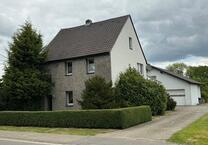 Einfamilienhaus, große Garage, mit Eigentumsgrundstück in guter L