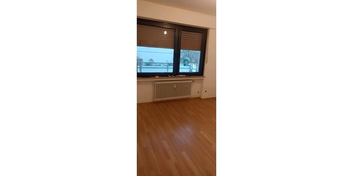 EG, 74 qm, überdachter Balkon 3 zimmer