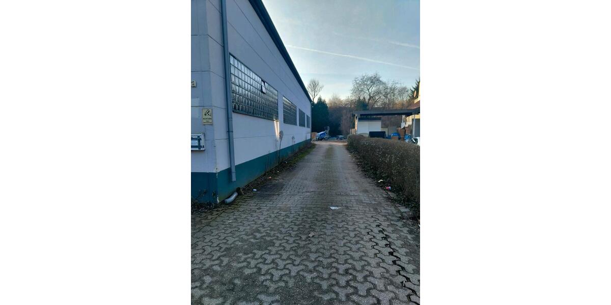 Lagerhalle in Wedau mit Büro und großer Außenfläche zimmer