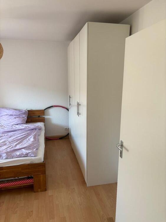 PRIVAT: Moderne 2,5 Zi. Dachgeschoss-Wohnung in ruhiger zentraler Top-Lage, ohne Balkon