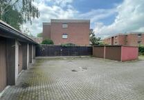 Schöne DG -Wohnung in einer gepflegten Immobilie mit Kamin und und Wunsch 2 Garagen und Stellplatz