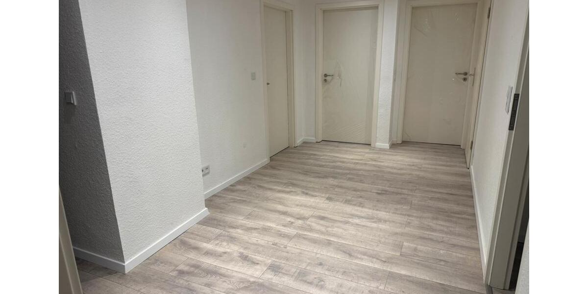 Dachgeschoßwohnung Duisburg Rheinhausen - 4.5 Zimmer, 90 m&sup2;, 900&euro; | Angebot:25142369