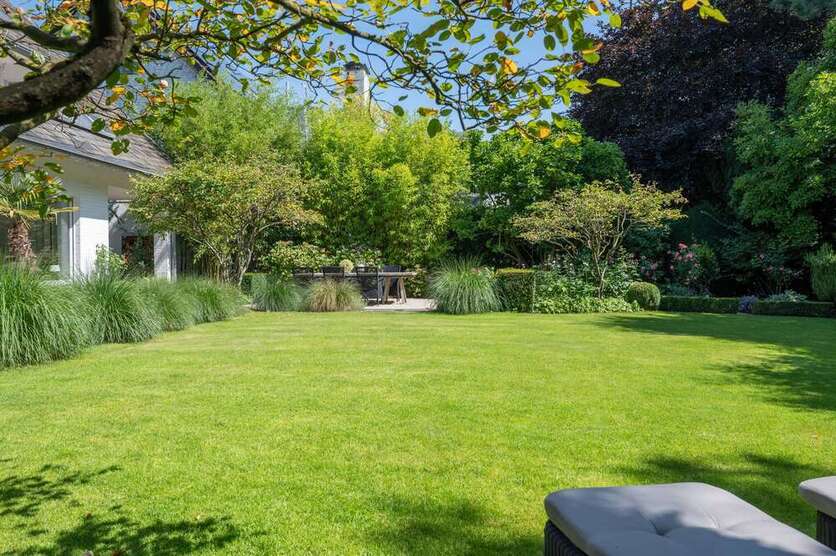 Haus zum Kaufen in Düsseldorf-Niederkassel 4.350.000 € 350 m²
