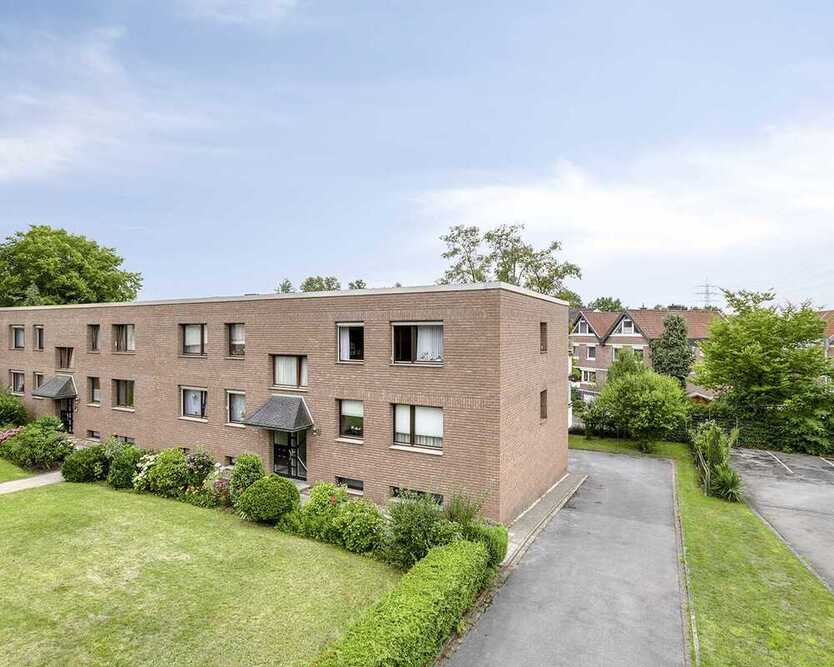 Modernisierte 3-Zimmer-Wohnung mit großem Balkon und Garage