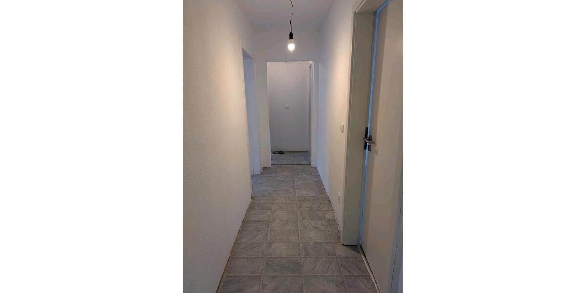 Dachgeschoßwohnung Duisburg Mittelmeiderich - 3.5 Zimmer, 70 m&sup2;, 590&euro; | Angebot:25880055