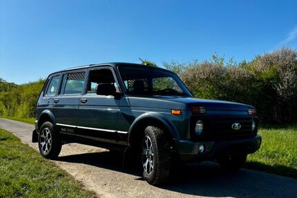Lada Niva 60.000 km 14.999 &euro; Witten 58453