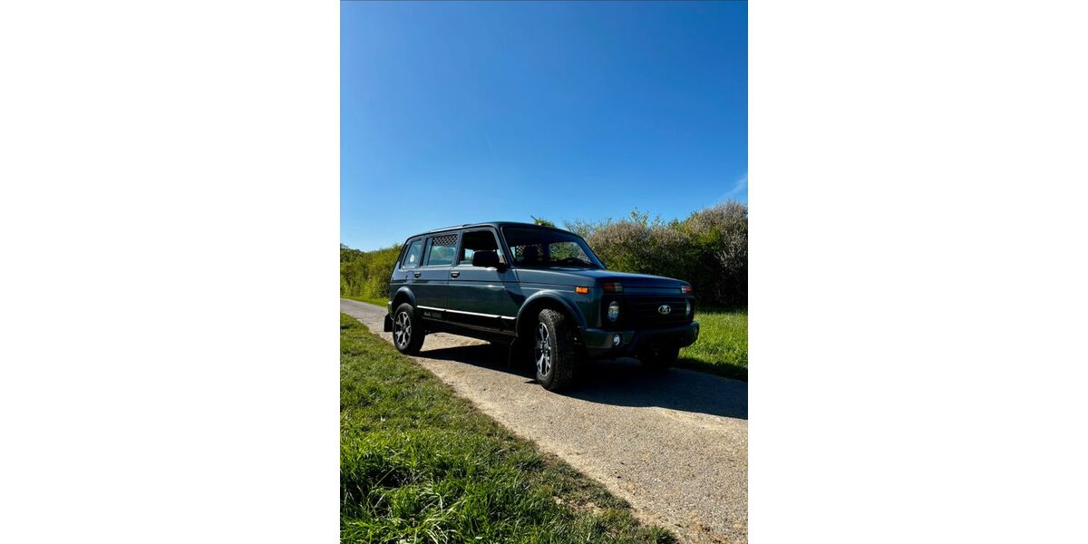 Lada Niva 60.000 km 14.999 &euro; Witten 58453