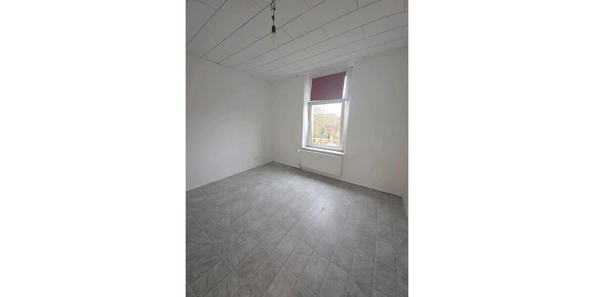 Dachgeschoßwohnung Duisburg Mittelmeiderich - 3.5 Zimmer, 70 m&sup2;, 590&euro; | Angebot:25880055