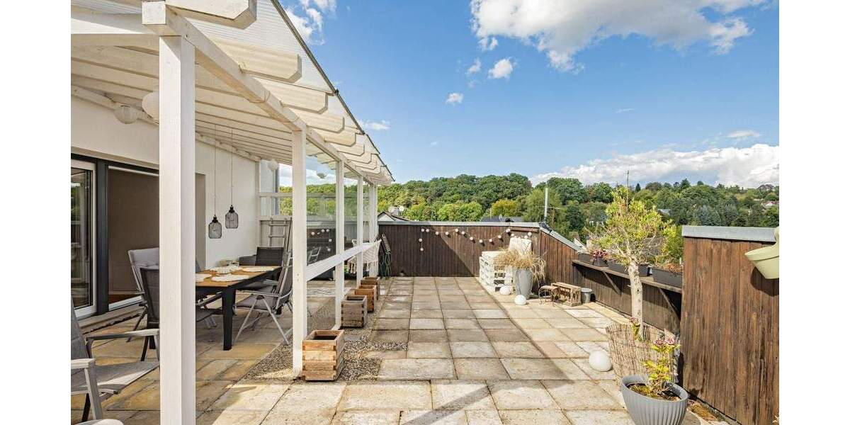 Maisonette-Wohnung im Einfamilienhaus-Charakter - 170 qm Wohntraum mit großer Dachterrasse 4 zimmer