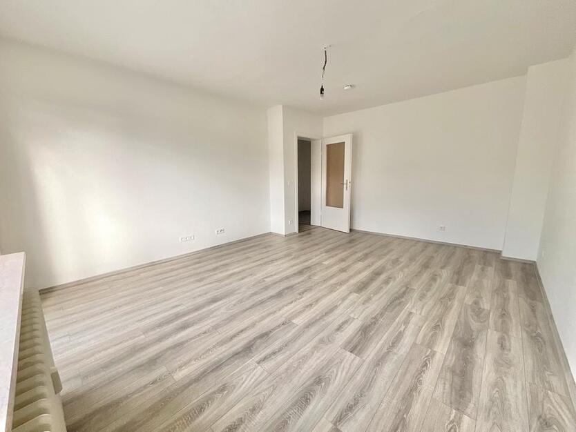 Frisch renovierte 2-Zimmer-Wohnung mit Balkon! zimmer