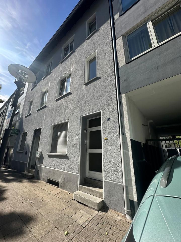 Attraktives Mehrfamilienhaus mit Büroflächen