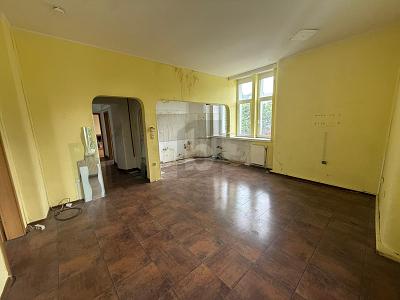 RENOVIERUNGSBEDÜRFTIG MIT VIEL POTENZIAL