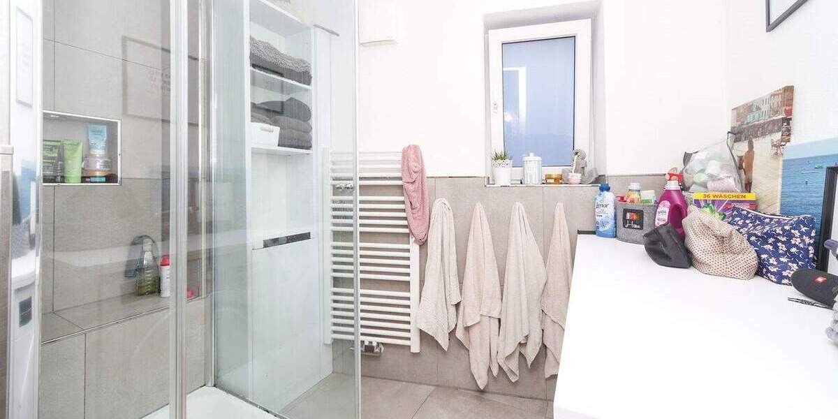 Hochwertige Erdgeschosswohnung mit Garten in kernsaniertem 3-Familienhaus 4 zimmer