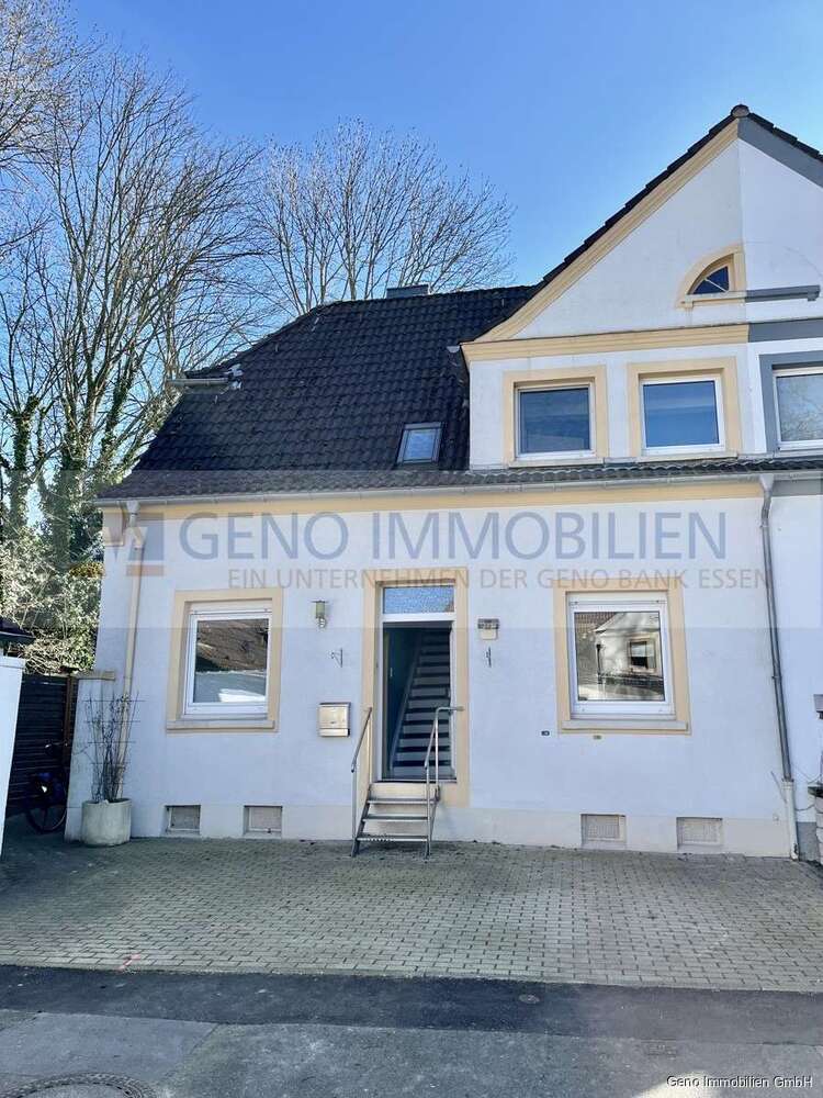 Haus zum Kaufen in Essen Schonnebeck 309.500 € 101 m²