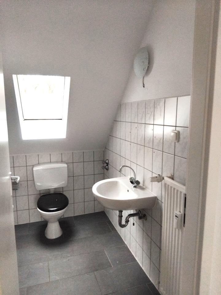Renovierte 2 Zimmer Wohnung im DG in Gelsenkirchen zu vermieten!!! zimmer