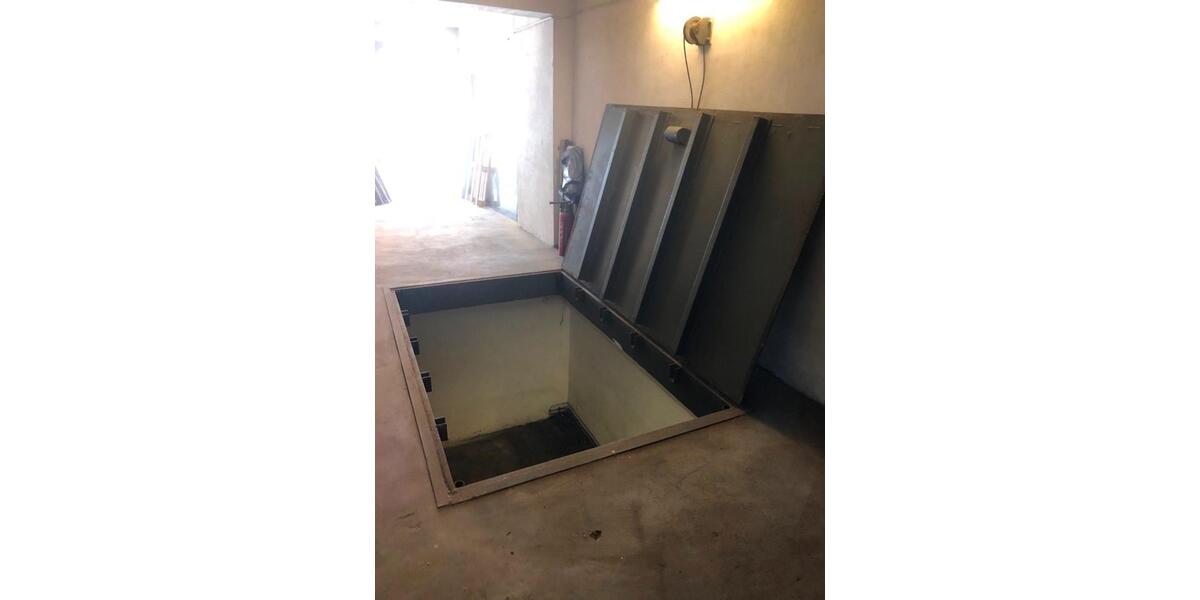 Lagerhalle 300m² auf 2 Ebene mit kleines Ladenlokal zimmer