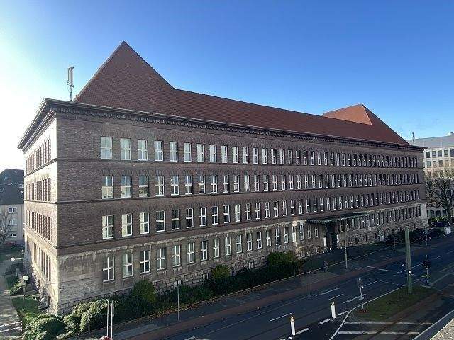 Top-Wohnung im 1. OG mit Balkon, energetisch kernsaniert 3 zimmer