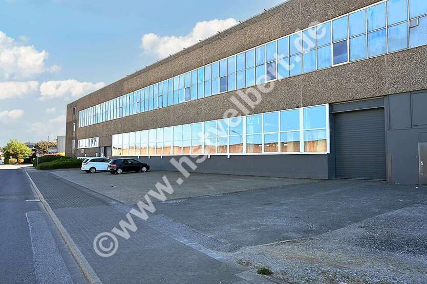 Halle in Velbert 8.602 € 1936 m²
