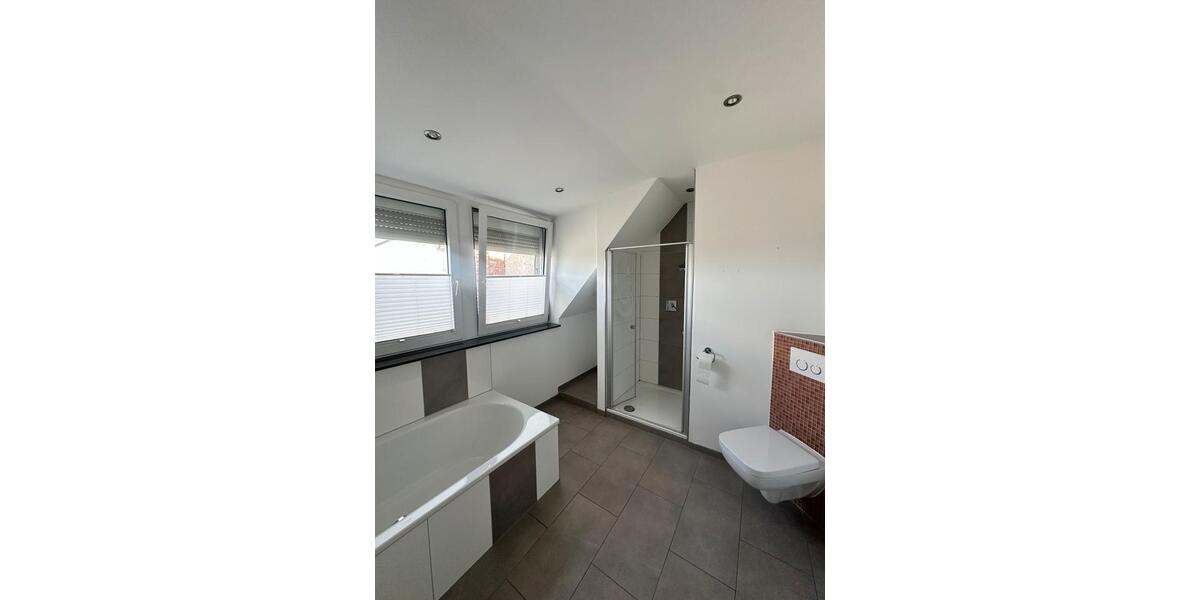 Dachgeschoßwohnung Duisburg Rheinhausen - 2 Zimmer, 72 m&sup2;, 590&euro; | Angebot:25872730