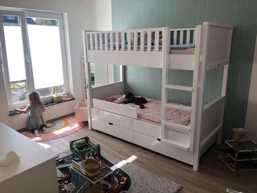 Neuwertige, 3 Zimmer Erdgeschoßwohnung mit großem Garten