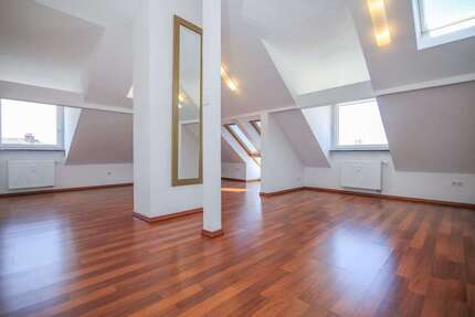 Wohnung Mülheim an der Ruhr - 2 Zimmer, 82 m&sup2;, 790&euro; | Angebot:25880490