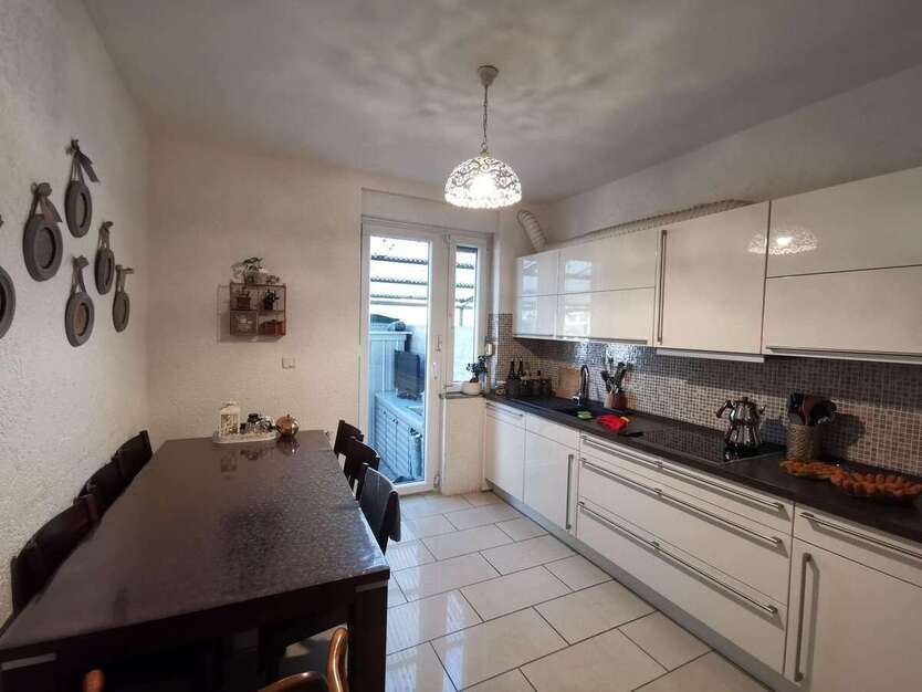 Wohnung zum Kaufen in Duisburg 207.500 € 116 m² 4 zimmer