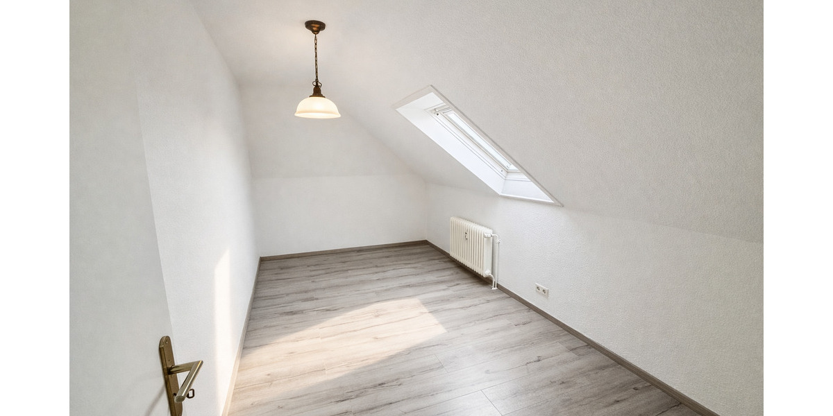 Etagenwohnung Wuppertal Langerfeld - 4 Zimmer, 134 m&sup2;, 999&euro; | Angebot:25643815