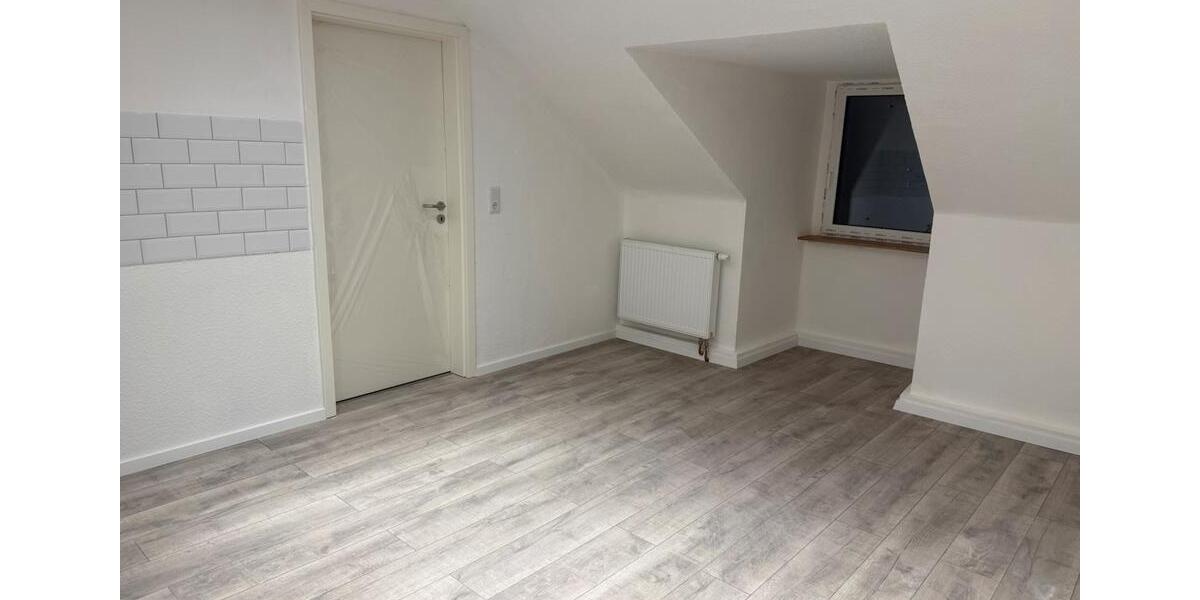 Dachgeschoßwohnung Duisburg Rheinhausen - 4.5 Zimmer, 90 m&sup2;, 900&euro; | Angebot:25142369