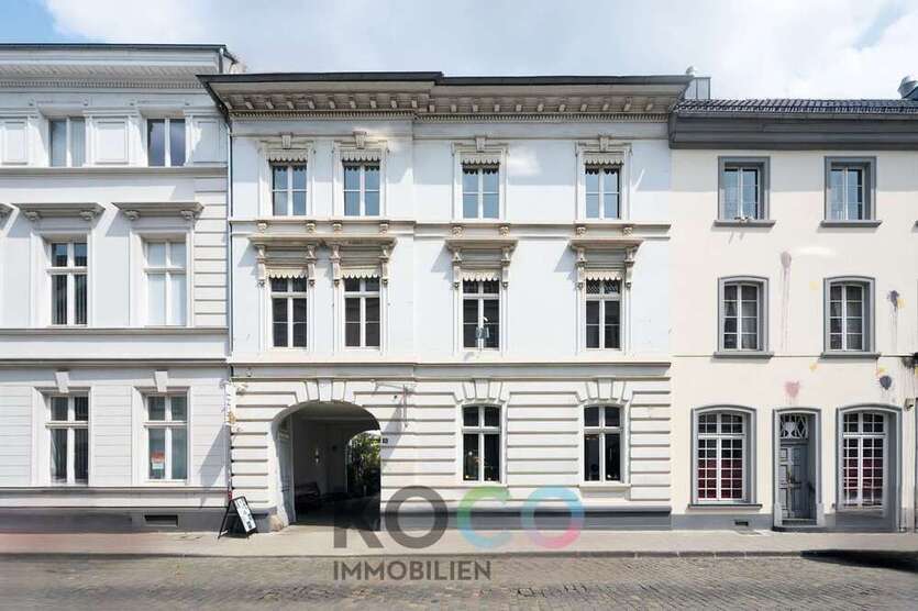 Haus zum Kaufen in Düsseldorf Carlstadt 1.800.000 € 177 m²