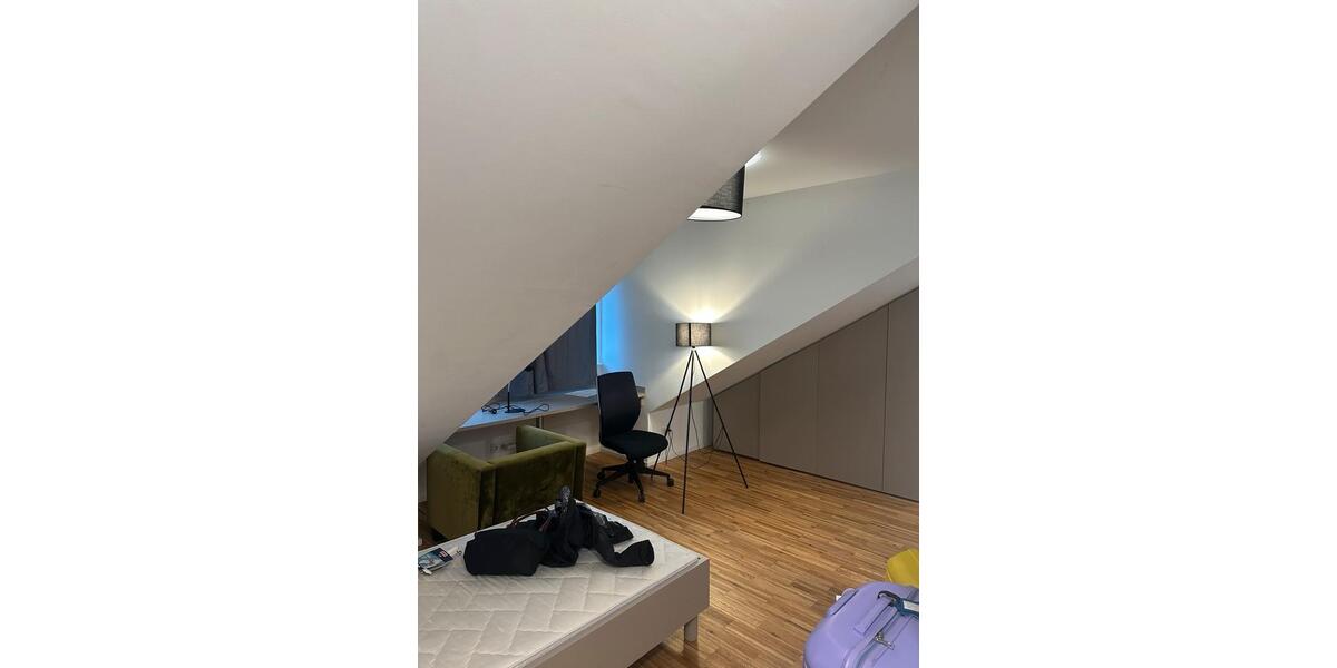 Dachgeschoßwohnung Essen Stadtbezirk VI - 1 Zimmer, 37 m&sup2;, 672&euro; | Angebot:25653957