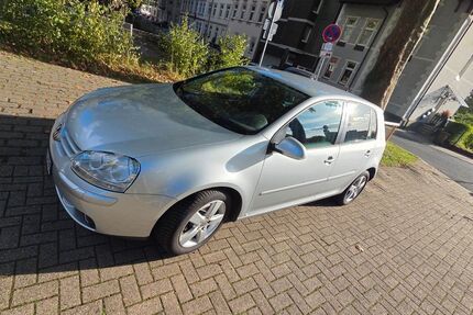 VW Golf 144.000 km 2.800 &euro; Essen 45141