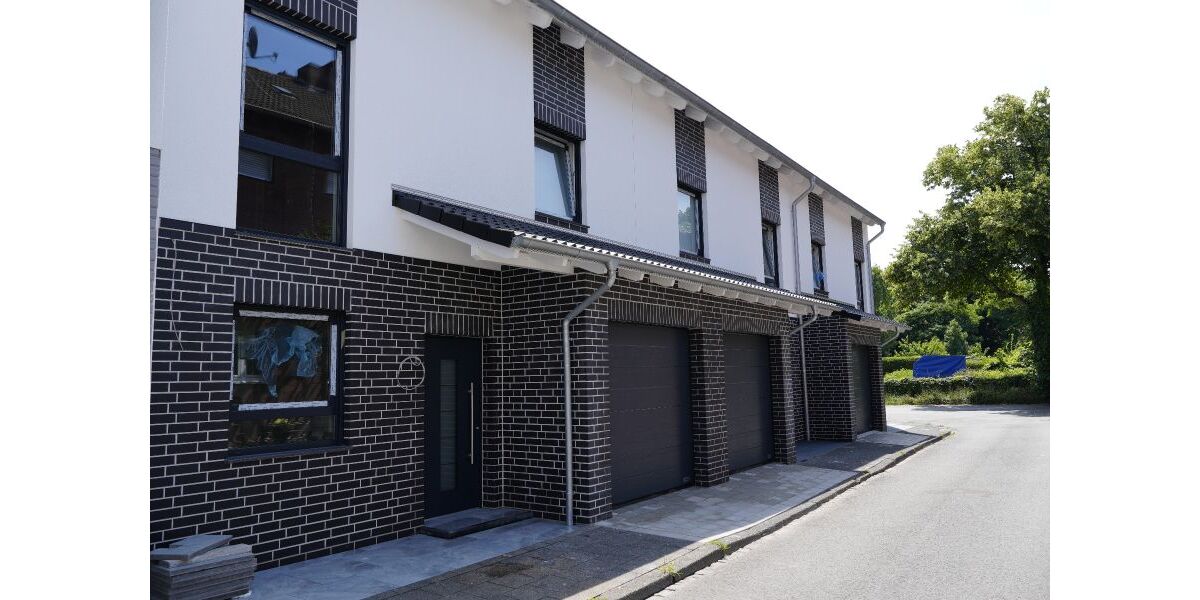 Provisionsfrei* Das letzte EinfamilienhausMittelhaus mit PV+Speicher 10,4 KW+Garage 140m zum Rheinufer Energiebedarf 22,4 kWhm2a - Einfamilienhaus Duisburg Essenberg | Angebot:27447235