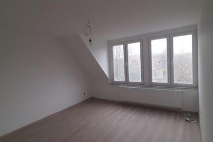Frisch renovierte Dachgeschosswohnung 4 zimmer