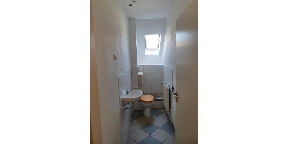 Dachgeschoßwohnung Essen Huttrop - 3 Zimmer, 67 m&sup2;, 109.000&euro; | Angebot:27446984