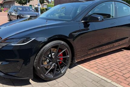 Tesla Model 3 8.680 km 52.490 &euro; Duisburg 47178