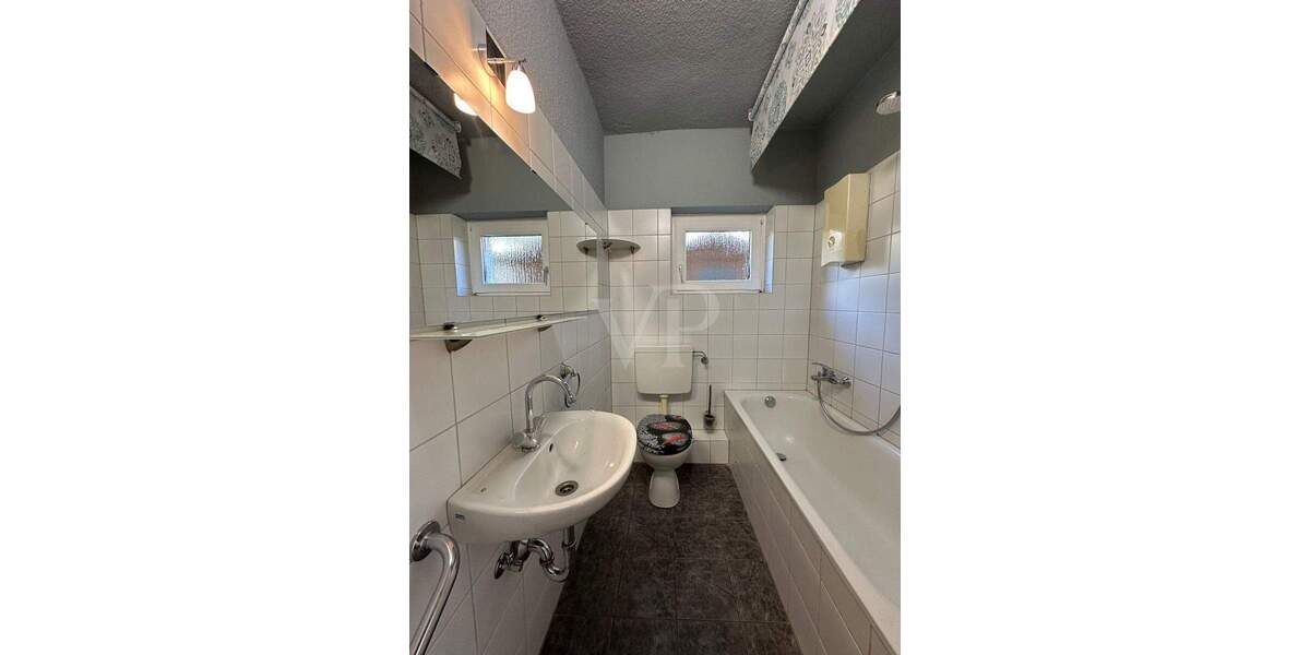 Flexibel nutzbares Drei-Familien- oder Einfamilienhaus in beliebter Wohnlage mit Garage & Stellplatz 6 zimmer