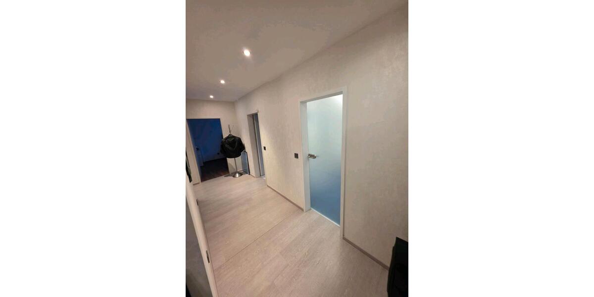 80m², Erdgeschoss, 2 Badezimmer + Luxus-Küche 3.5 zimmer