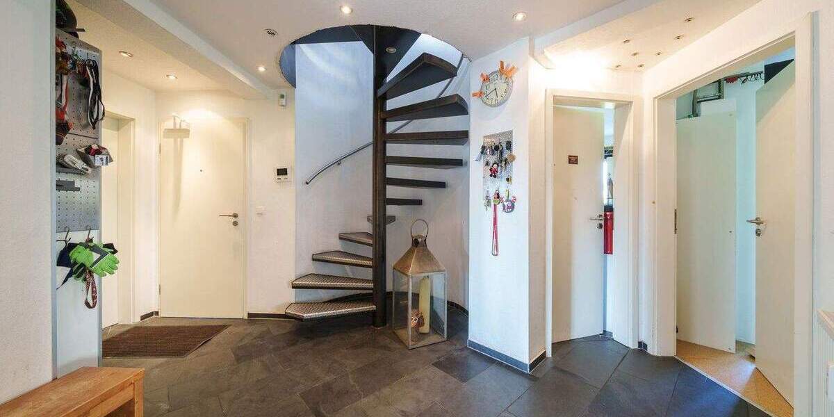 Etagenwohnung Bochum Dahlhausen - 8 Zimmer, 220 m&sup2;, 460.000&euro; | Angebot:25721357