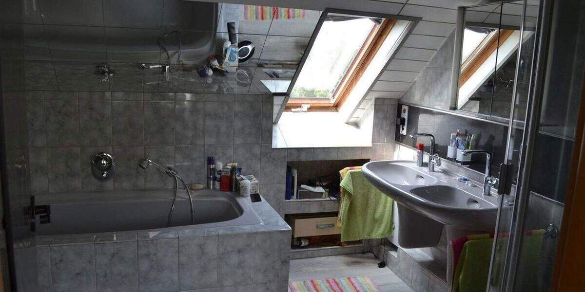 Bezugsbereites EFH mit vermieteter Einliegerwohnung 9 zimmer