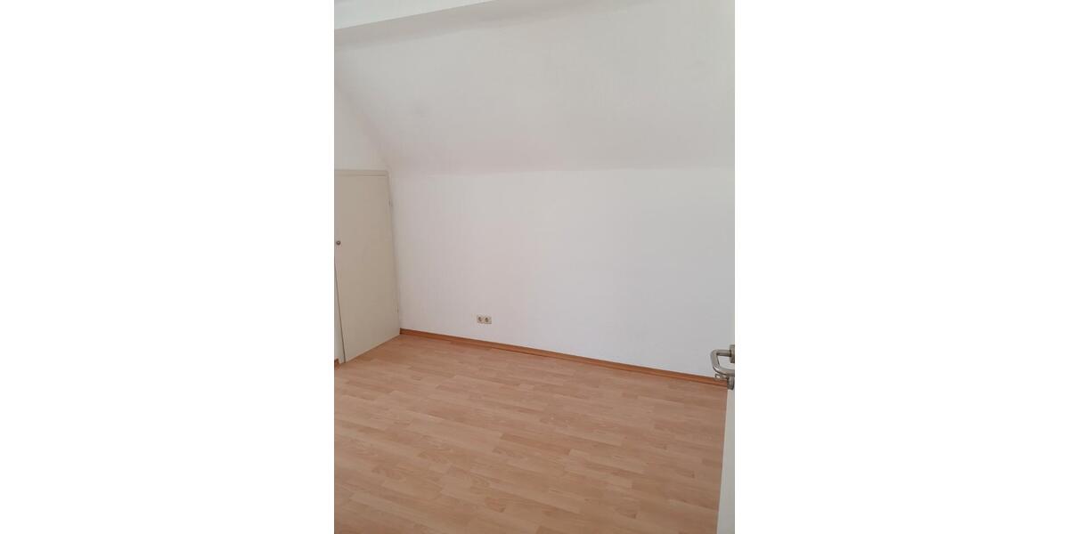Dachgeschoßwohnung Essen Huttrop - 3 Zimmer, 67 m&sup2;, 109.000&euro; | Angebot:27446984