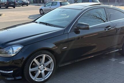 Mercedes-Benz C 250 148.000 km 14.300 &euro; Essen 45141