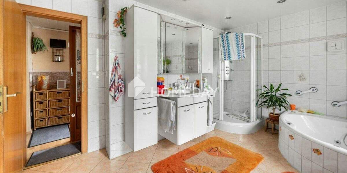 Einfamilienhaus mit Einliegerwohnung, großem Grundstück und vielseitigen Nutzungsmöglichkeiten 8 zimmer