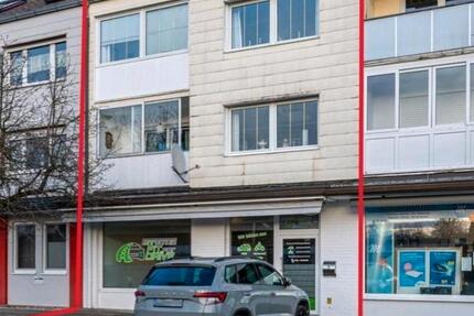 Dreifamilienhaus mit Gewerbeeinheit von Privat