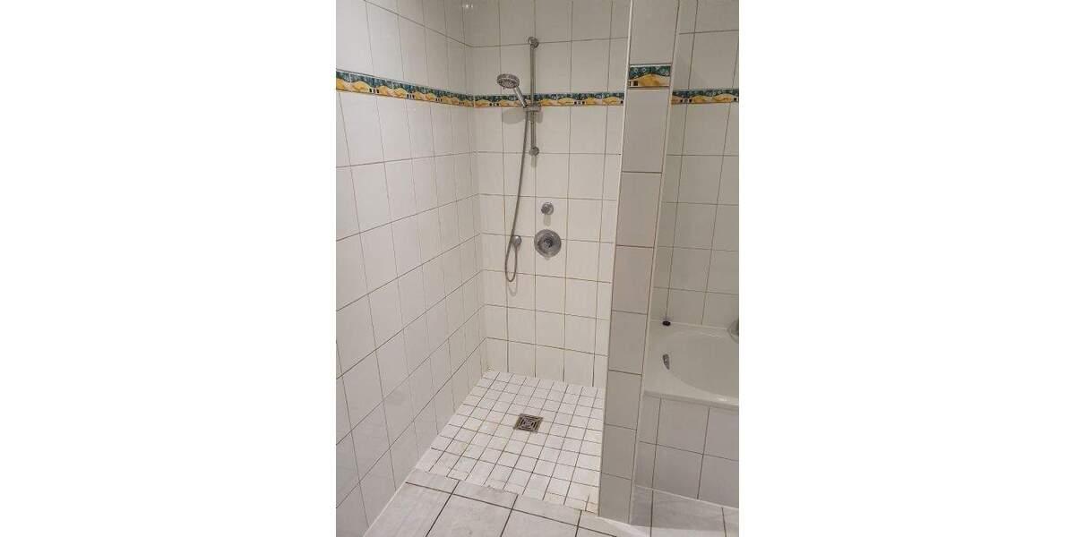 GELEGENHEIT!!! RENOVIERTE 3 ZIMMER ERDGESCHOSS WOHNUNG mit OFFENER KÜCHE + KLEINER TERRASSE in DUISBURG - RHEINHAUSEN - MITTE!!! 3 zimmer