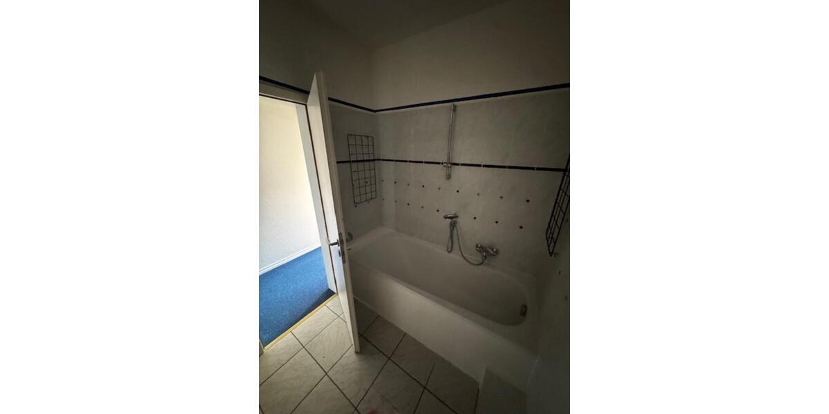 Wohn- und geschäftshaus mit Garagen in Duisburg Buchholz 12 zimmer