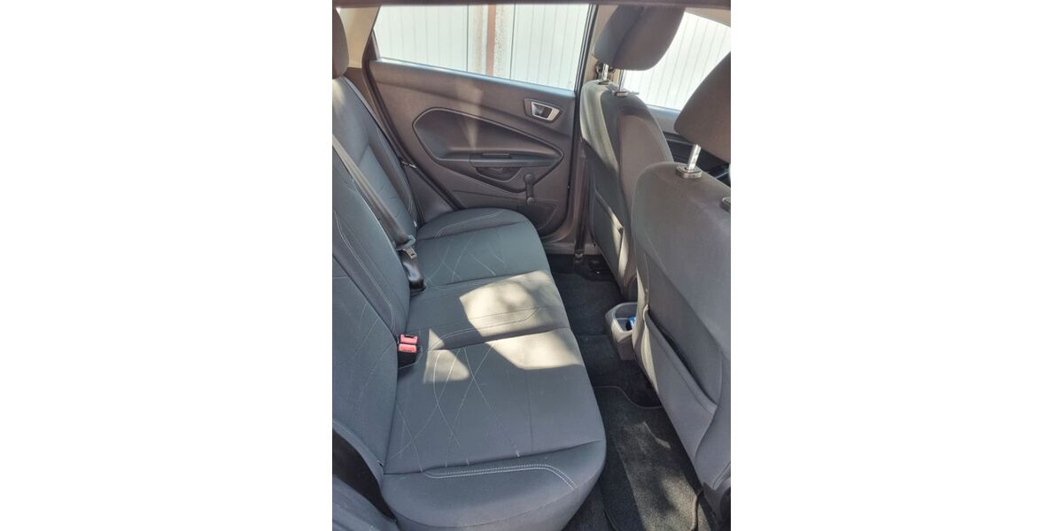 Ford Fiesta 70.000 km 6.200 &euro; Duisburg 47058