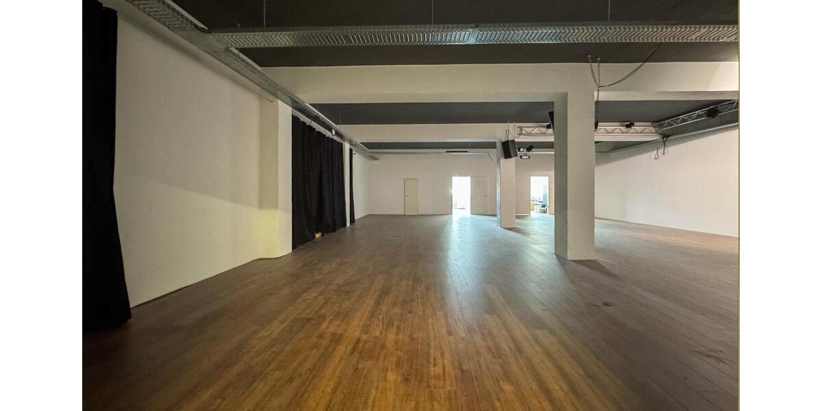 LAGER MIT BÜRO & KÜCHE – 240 m² – ÜBERWACHT – LASTENAUFZUG – STARKSTROM – RENOVIERT zimmer